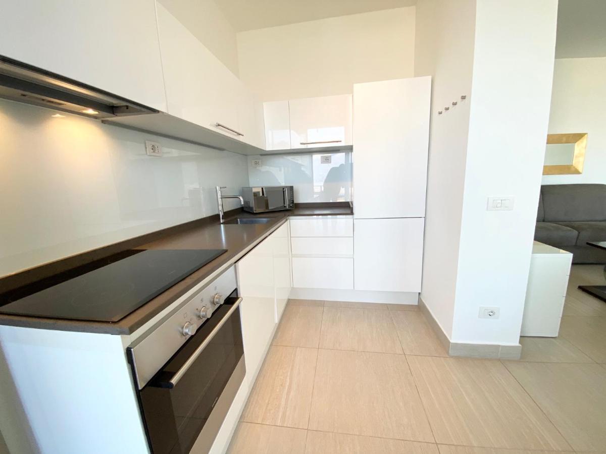 Appartamento Palazzo Di Vetro Luino Ngoại thất bức ảnh
